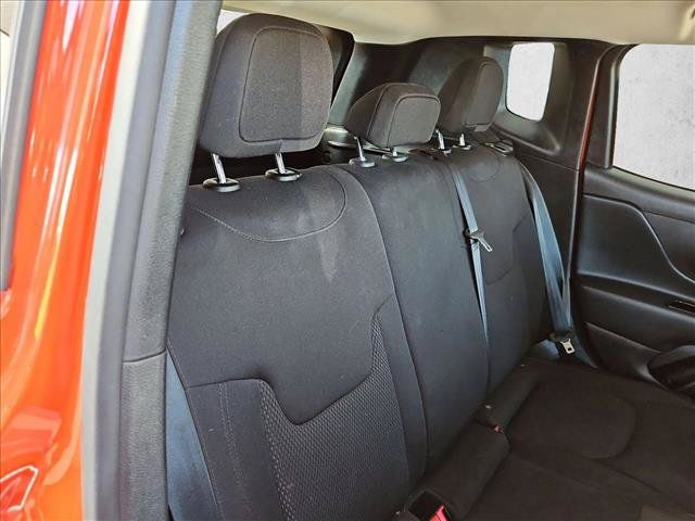 Used 2020 Jeep Renegade Altitude FWD image 16