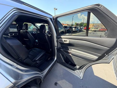 Used 2020 Ford Explorer XLT w/ Equipment Group 202A AWD/4WD image 22