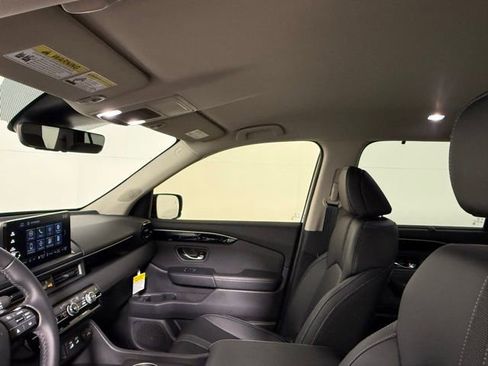 Used 2025 Honda Pilot EX-L image 32