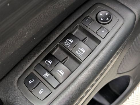 Used 2021 Jeep Grand Cherokee Laredo X image 14