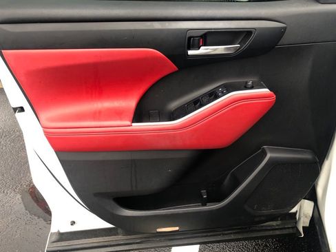 Used 2022 Toyota Highlander XSE image 6