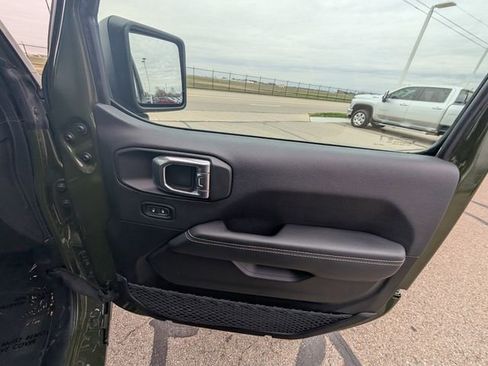 Used 2023 Jeep Wrangler Sahara image 5