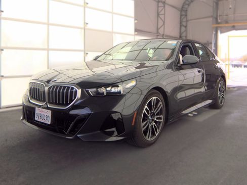 Used 2026 BMW 530i xDrive w/ M Sport Package AWD/4WD image 1