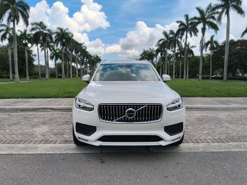Used 2021 Volvo XC90 T5 Momentum w/ Protection Package Premier FWD image 3