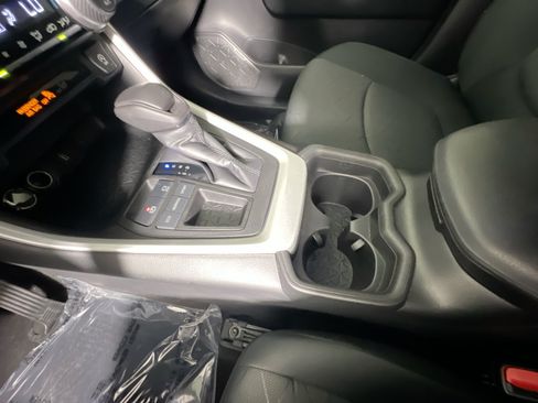 Used 2021 Toyota RAV4 XLE FWD image 25