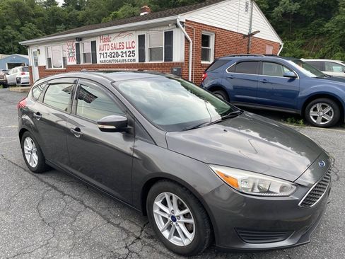 Used 2015 Ford Focus SE w/ Reverse Sensing Package FWD image 3