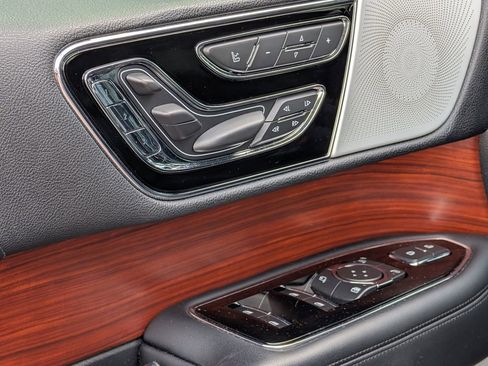 Used 2021 Lincoln Navigator L Reserve w/ Luxury Package image 20