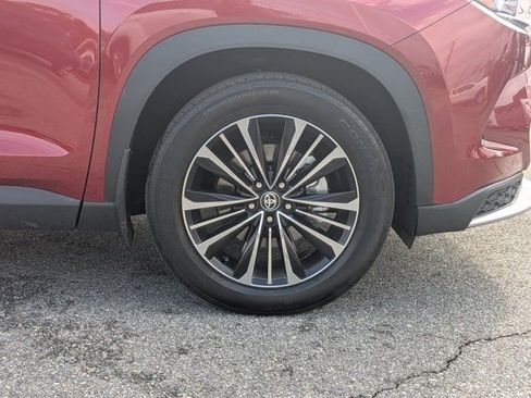 Used 2024 Toyota Grand Highlander AWD Hybrid image 11