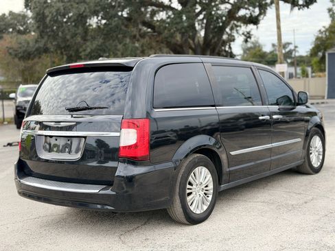 Used 2013 Chrysler Town & Country Touring-L w/ Premium Group image 5