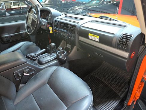 Used 2004 Land Rover Discovery S image 68