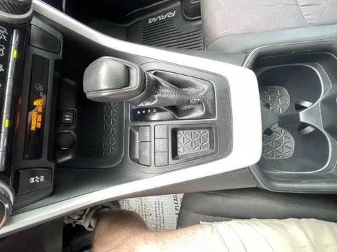Used 2019 Toyota RAV4 XLE FWD image 37