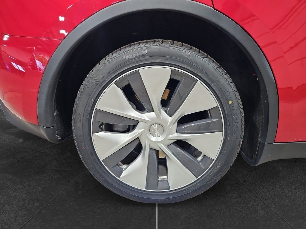 Used 2023 Tesla Model Y Long Range AWD/4WD image 28
