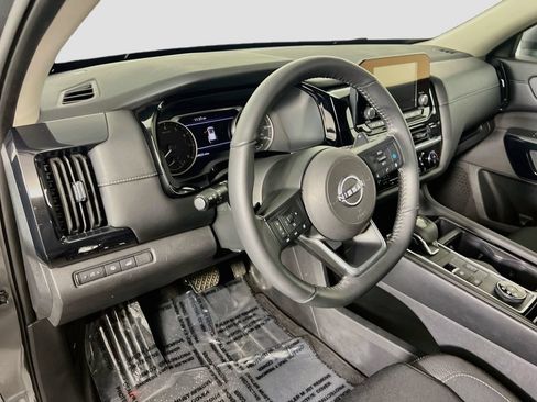 Used 2024 Nissan Pathfinder SV w/ SV Premium Package AWD/4WD image 8