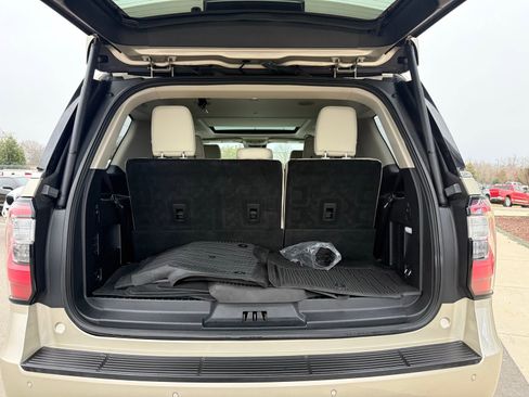 Used 2018 Ford Expedition Platinum image 34