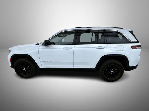 Certified 2023 Jeep Grand Cherokee Laredo image 8