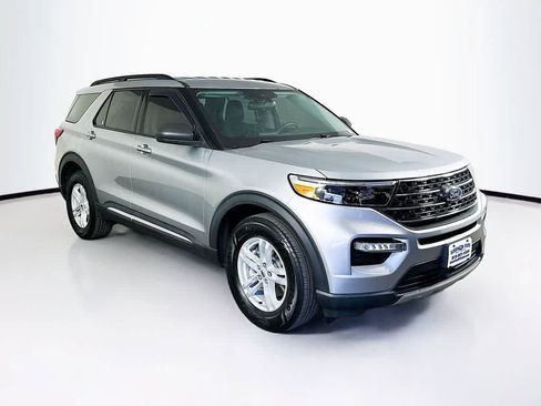 Used 2023 Ford Explorer XLT w/ Equipment Group 202A AWD/4WD image 23