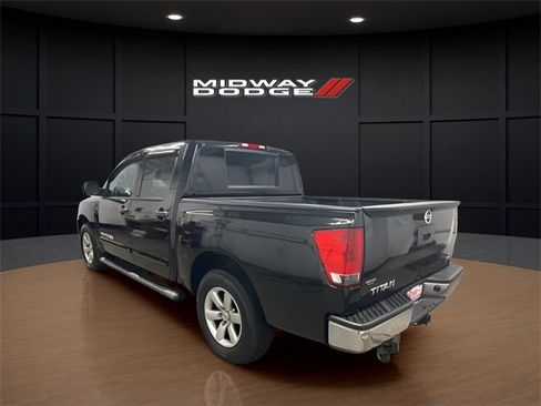 Used 2015 Nissan Titan SV image 3