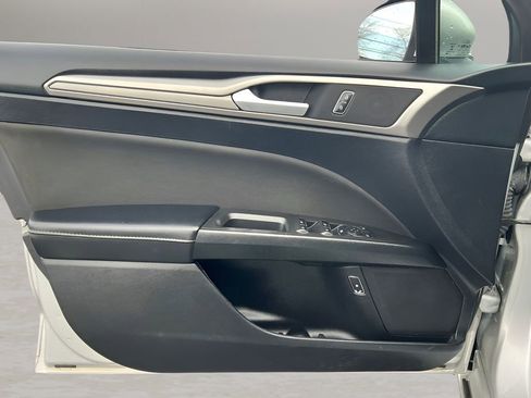 Used 2019 Ford Fusion SE image 23