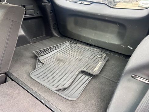 Used 2018 Chevrolet Equinox LT image 22