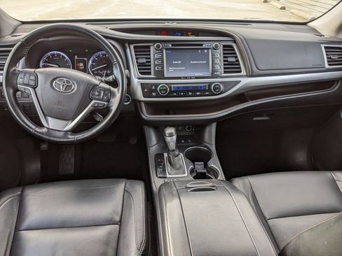 Used 2017 Toyota Highlander XLE image 12