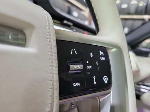 New 2025 Land Rover Range Rover SE image 17