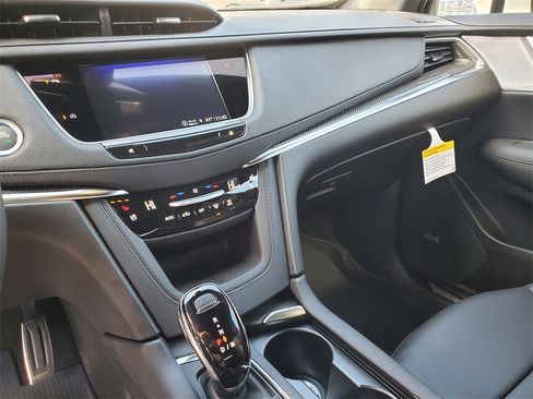 New 2025 Cadillac XT5 Sportv w/ LPO, Floor Liner Package image 18