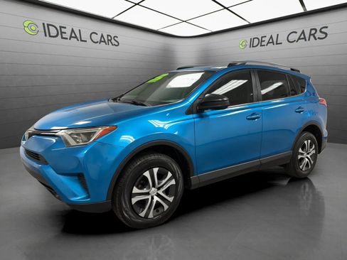 Used 2017 Toyota RAV4 LE FWD image 1