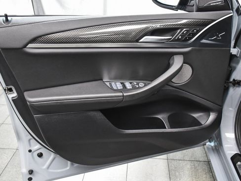 Used 2024 BMW X4 M40i w/ Premium Package image 9