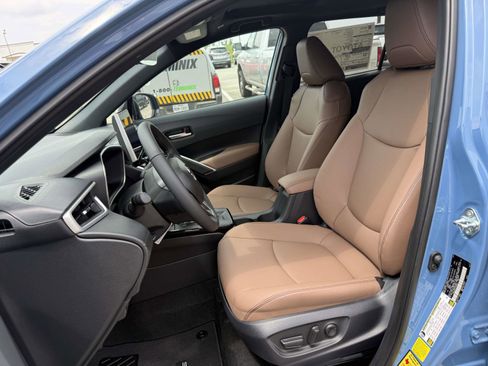 Used 2026 Toyota Corolla Cross XLE FWD image 5