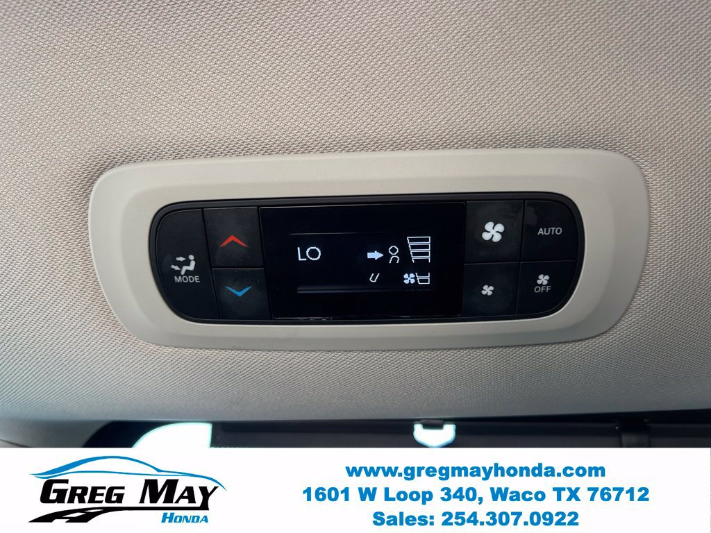 Used 2022 Chrysler Pacifica Touring-L FWD image 18