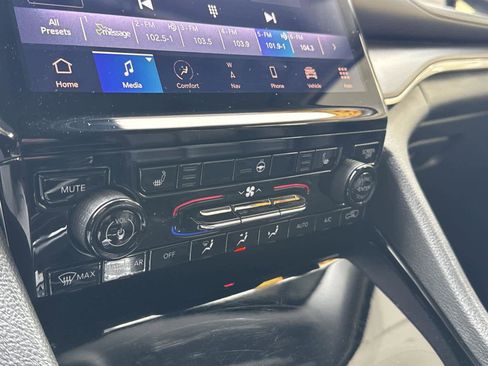 Used 2022 Jeep Grand Cherokee Limited 4xe image 18