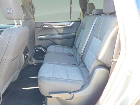 Used 2025 GMC Acadia Elevation image 14