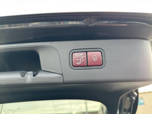 Used 2018 Mercedes-Benz GLC 300 4MATIC image 30