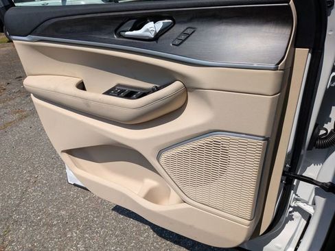 New 2026 Jeep Grand Cherokee Limited AWD/4WD image 22