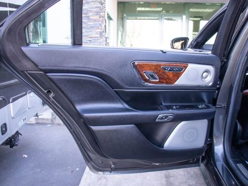 Used 2017 Lincoln Continental Reserve w/ Luxury Package image 20