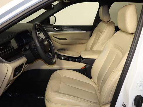 Used 2023 Jeep Grand Cherokee Limited image 11