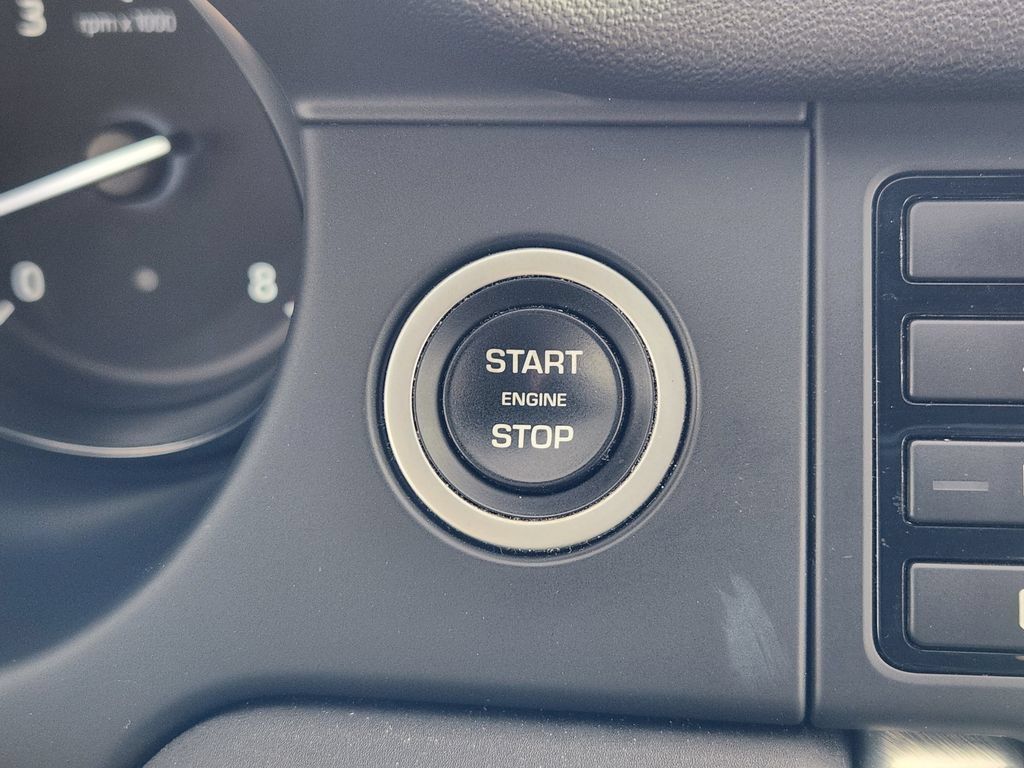 Used 2018 Land Rover Discovery Sport SE AWD/4WD image 26