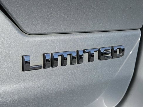 Used 2022 Jeep Grand Cherokee Limited image 9