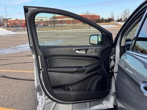 Used 2020 Ford Edge Titanium w/ Equipment Group 301A image 4