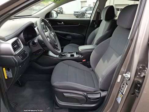 Used 2017 Kia Sorento LX image 15