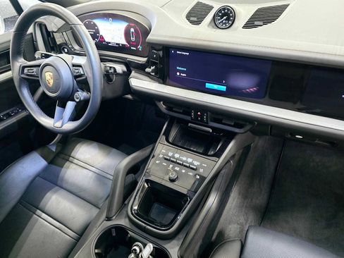 Used 2024 Porsche Cayenne Coupe image 11