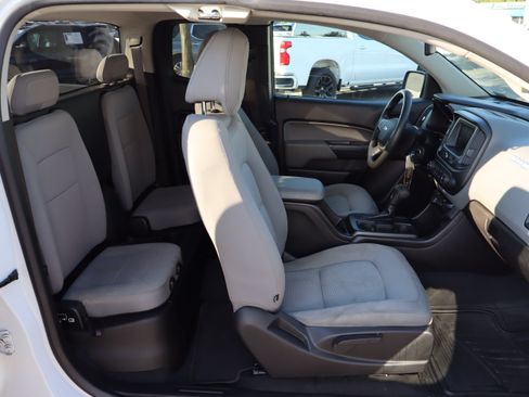Used 2021 Chevrolet Colorado W/T w/ WT Convenience Package RWD image 32
