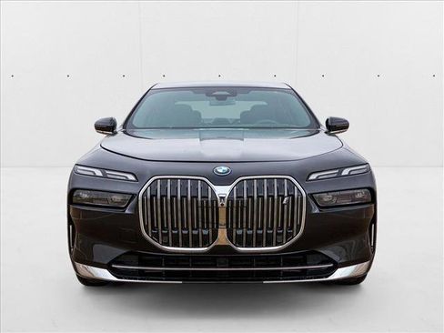 New 2025 BMW i7 eDrive50 w/ Premium Package image 2