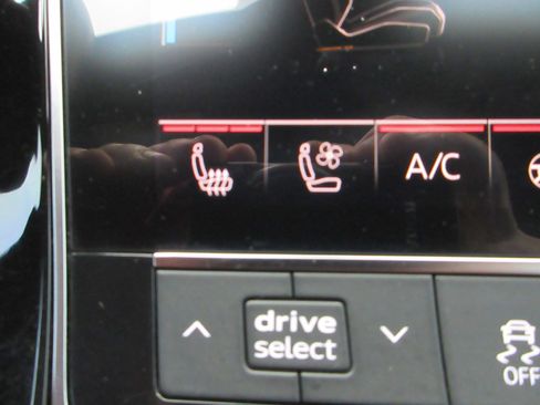 Used 2020 Audi Q8 Premium Plus image 46