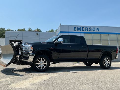 Used 2024 RAM 3500 Limited w/ Towing Technology Group AWD/4WD image 2