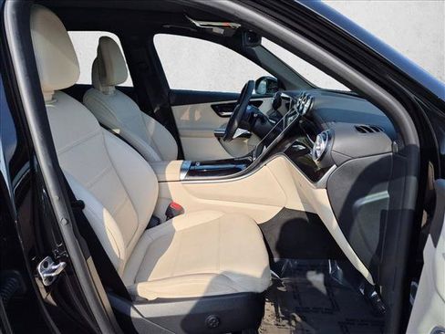 Used 2023 Mercedes-Benz GLC 300 image 19