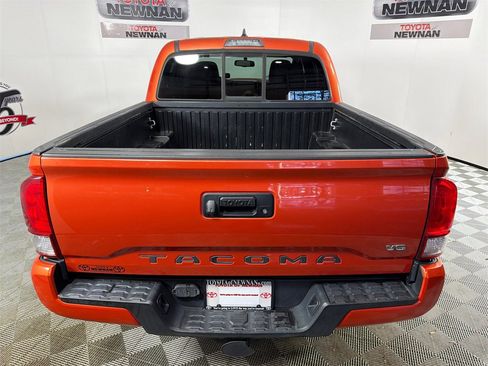 Used 2016 Toyota Tacoma TRD Sport image 5