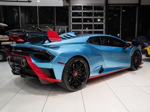 Used 2023 Lamborghini Huracan STO RWD image 4