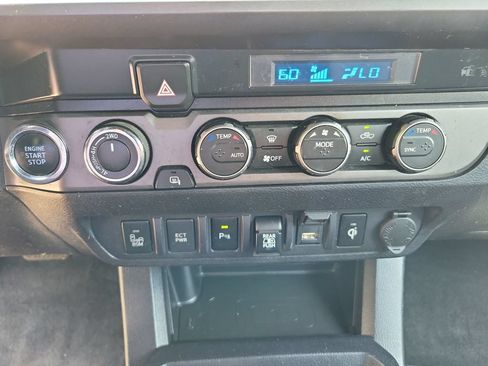 Used 2022 Toyota Tacoma TRD Off-Road w/ Technology Package AWD/4WD image 22