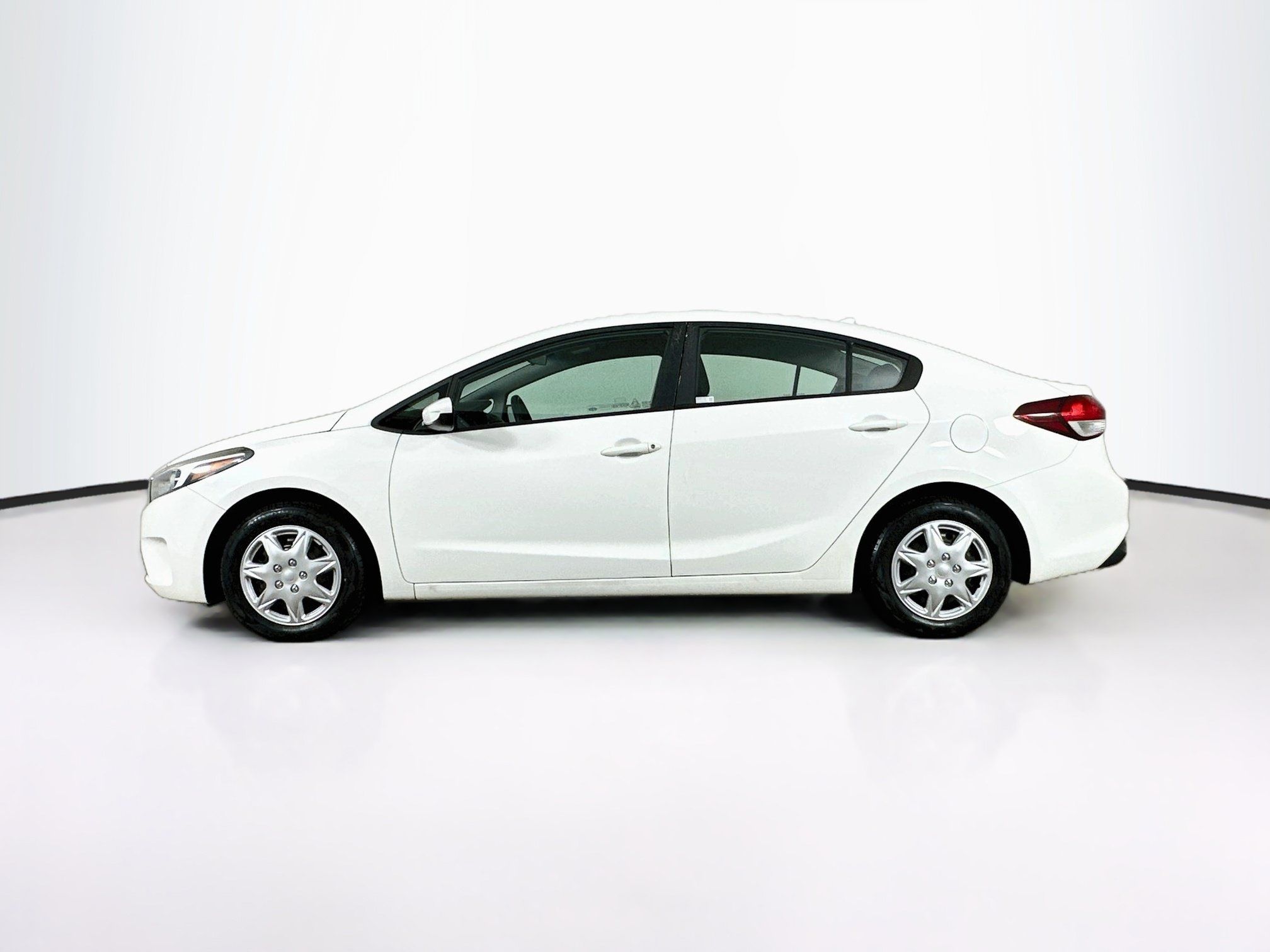 Used 2018 Kia Forte LX FWD image 4
